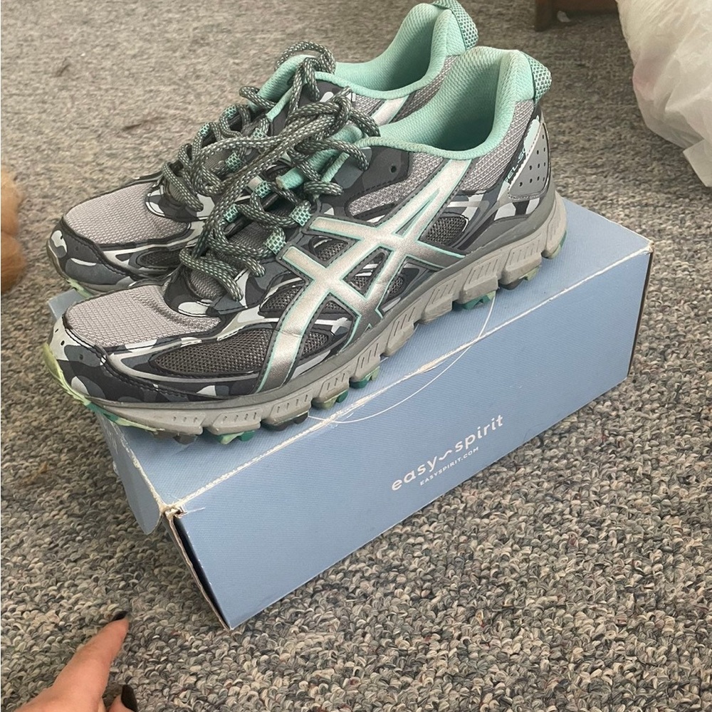 ASICS - Picture 9 of 12
